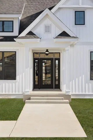 $575,000 | 610 Field Point Street, Roberts, WI 54023