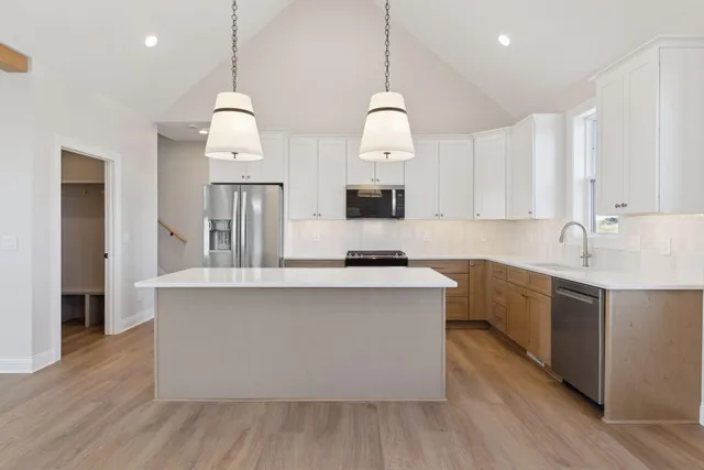 $575,000 | 610 Field Point Street, Roberts, WI 54023