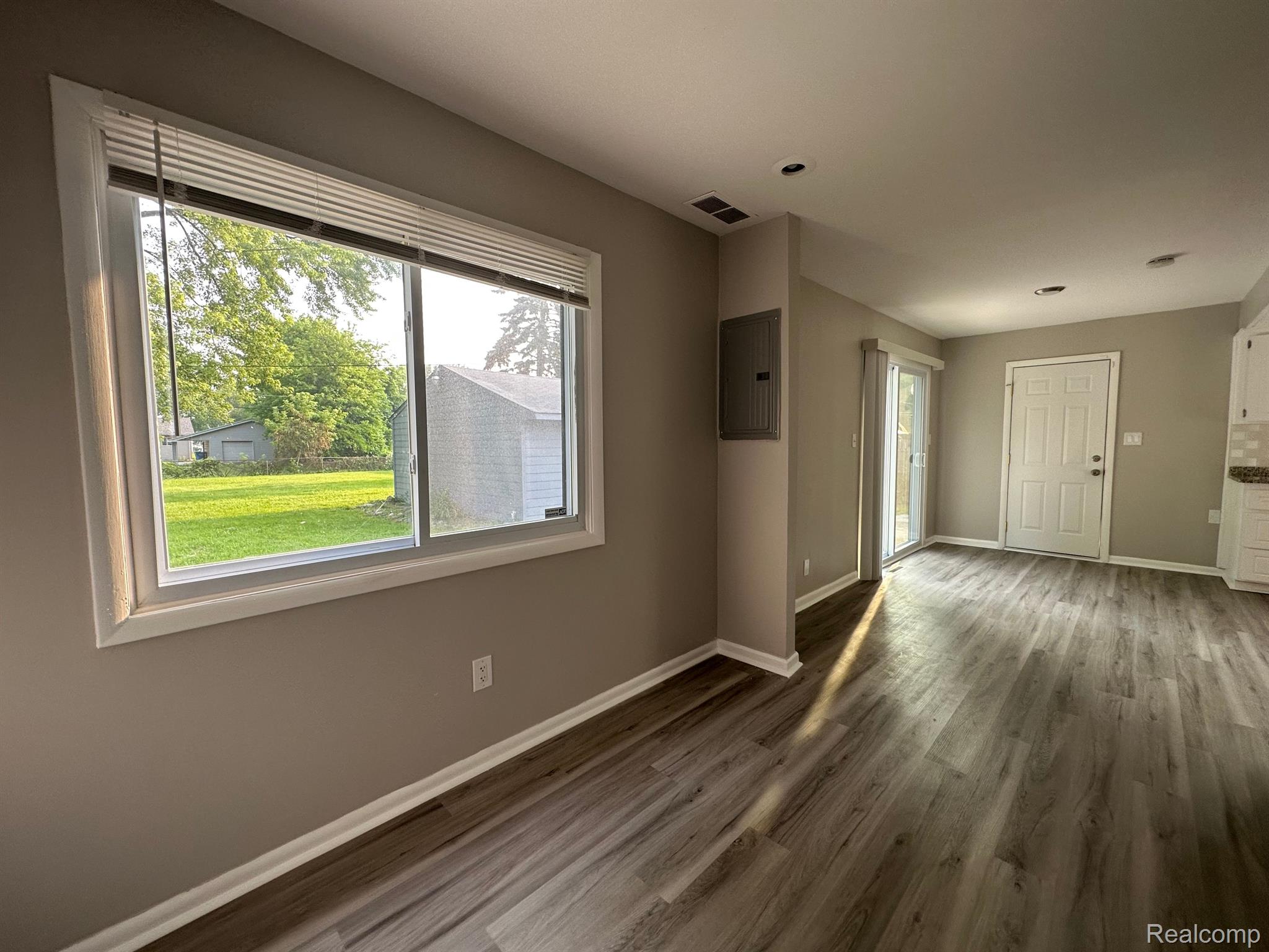 3755 Stephens Road Warren, MI 48091 - Photo 10 of 31 Gallery Image 10