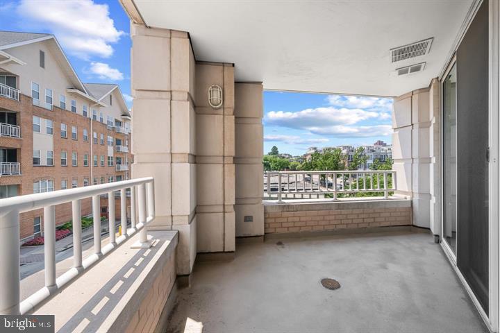 100 Harborview Drive, Unit 212 Baltimore, MD 21230 - Photo 13 of 29 a view of a room with a large window