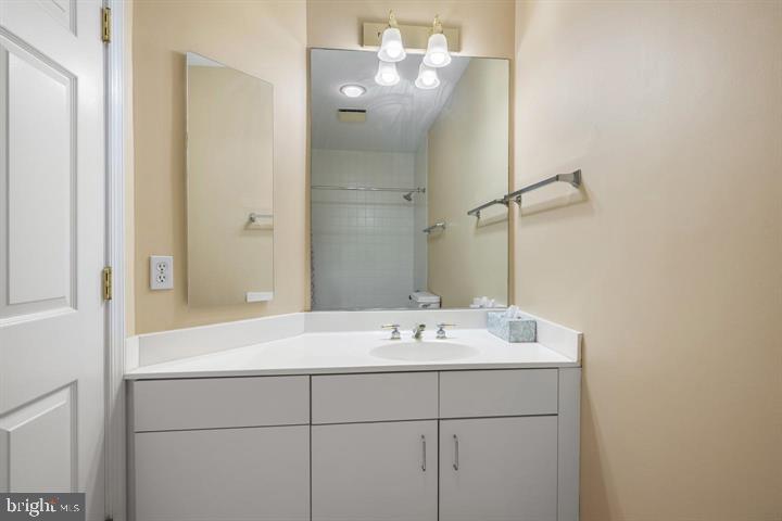 100 Harborview Drive, Unit 212 Baltimore, MD 21230 - Photo 19 of 29 a bathroom with a sink vanity and mirror