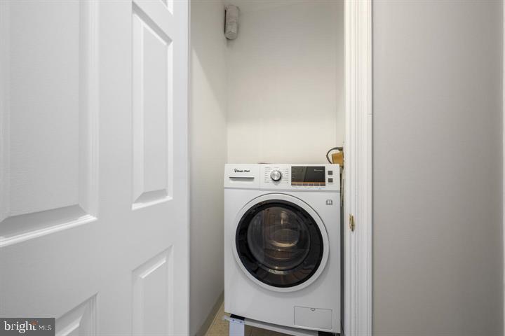 100 Harborview Drive, Unit 212 Baltimore, MD 21230 - Photo 22 of 29 a utility room with dryer and washer