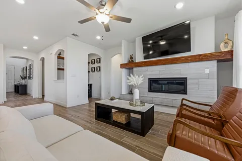 $595,000 | 6700 Cliff Rose Drive, Spicewood, TX 78669