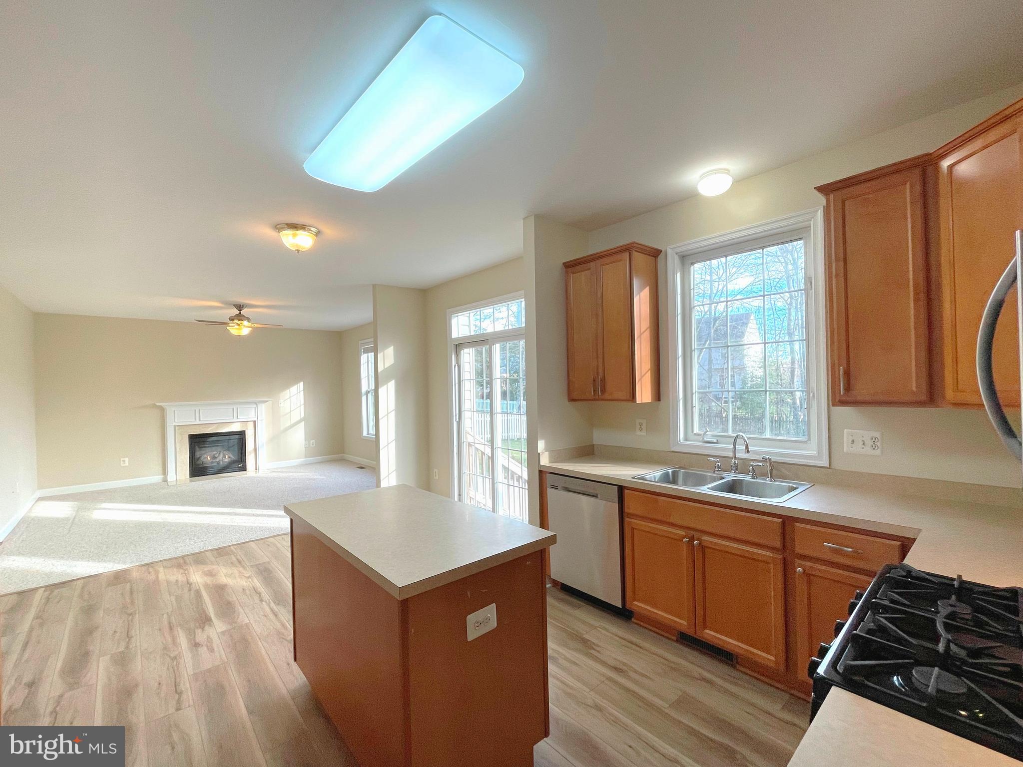 41555 Singletree Drive Leonardtown, MD 20650 - Photo 12 of 35 Kitchen w/table area