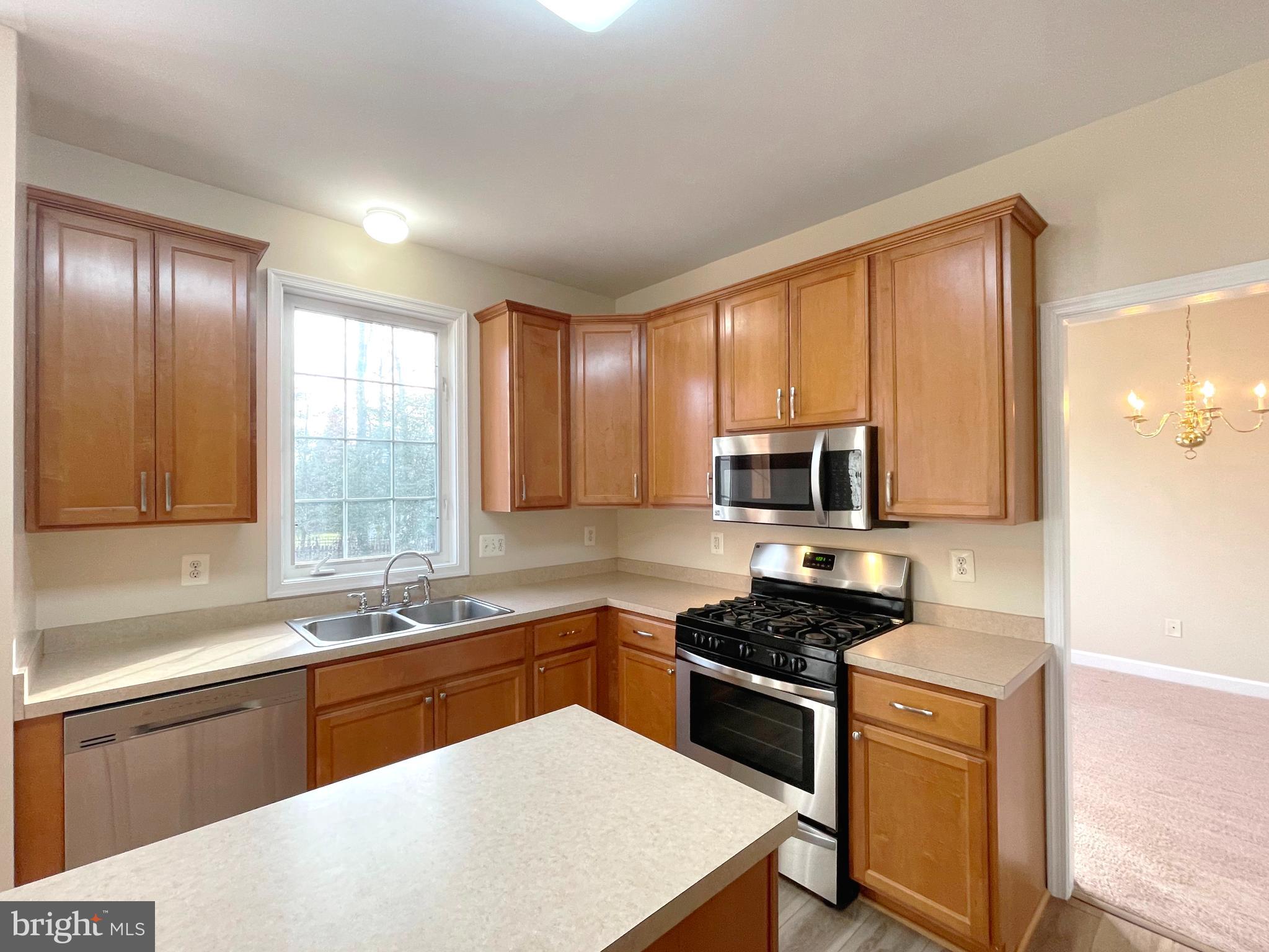 41555 Singletree Drive Leonardtown, MD 20650 - Photo 13 of 35 Kitchen w/center island