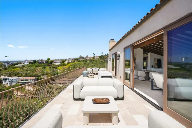 $6,195,000 | 2516 Temple Hills Drive, Laguna Beach, CA 92651