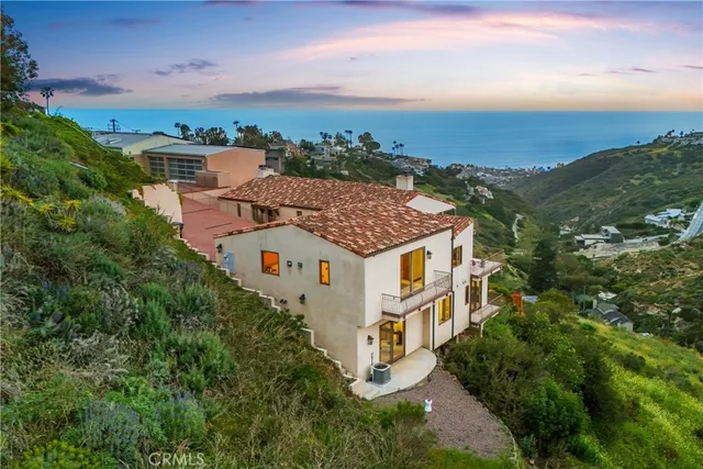 $6,195,000 | 2516 Temple Hills Drive, Laguna Beach, CA 92651