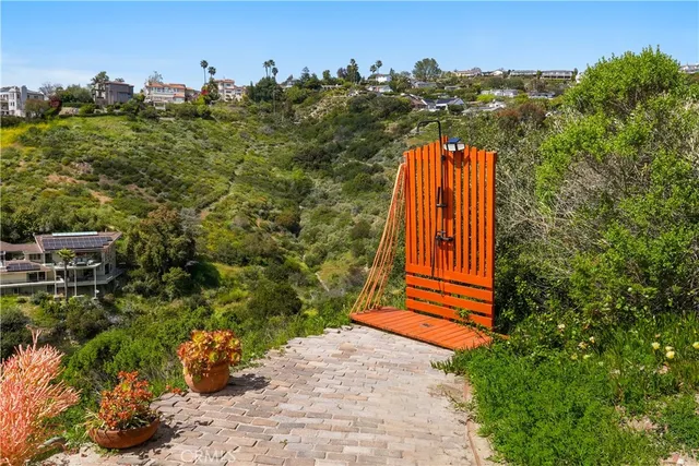 $6,195,000 | 2516 Temple Hills Drive, Laguna Beach, CA 92651