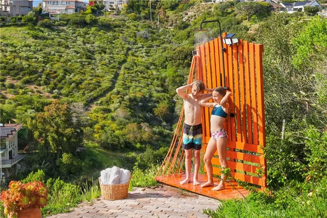 $6,195,000 | 2516 Temple Hills Drive, Laguna Beach, CA 92651