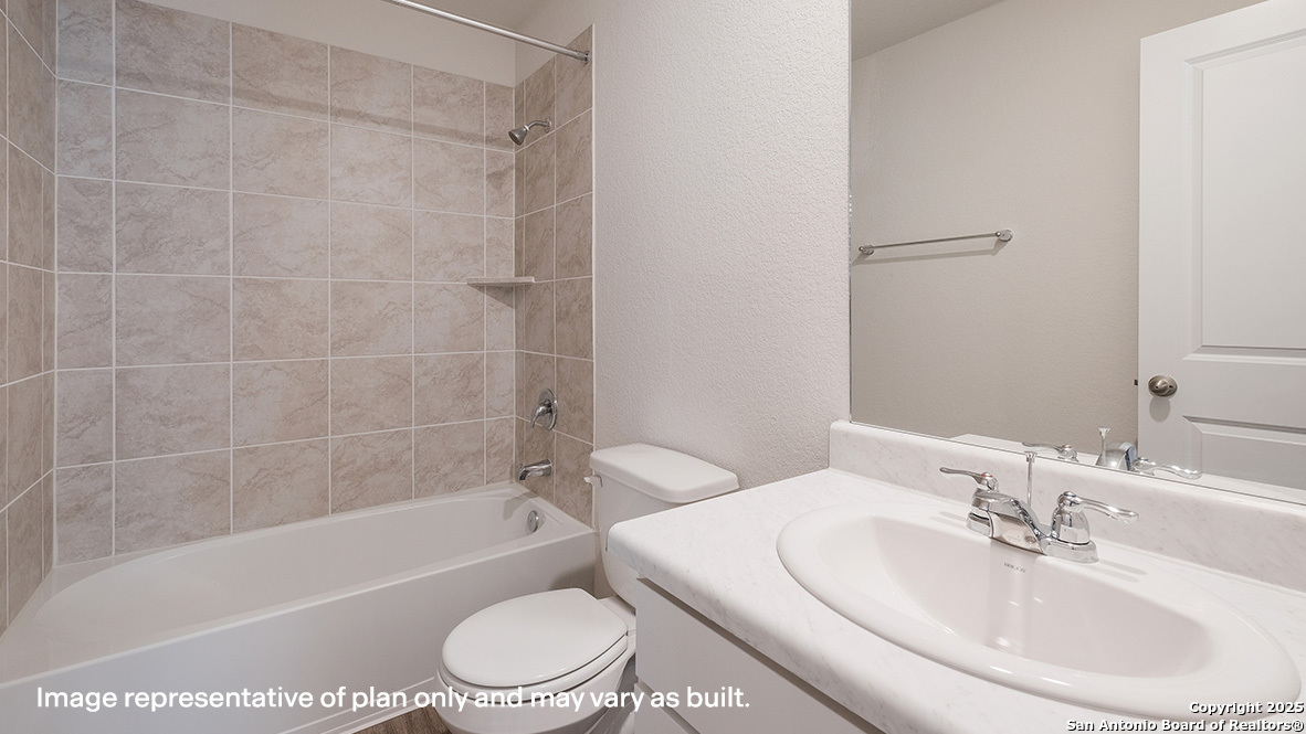 14790 Clay Rdg Run San Antonio, TX 78253 - Photo 20 of 28 a bathroom with a toilet a sink and a bathtub