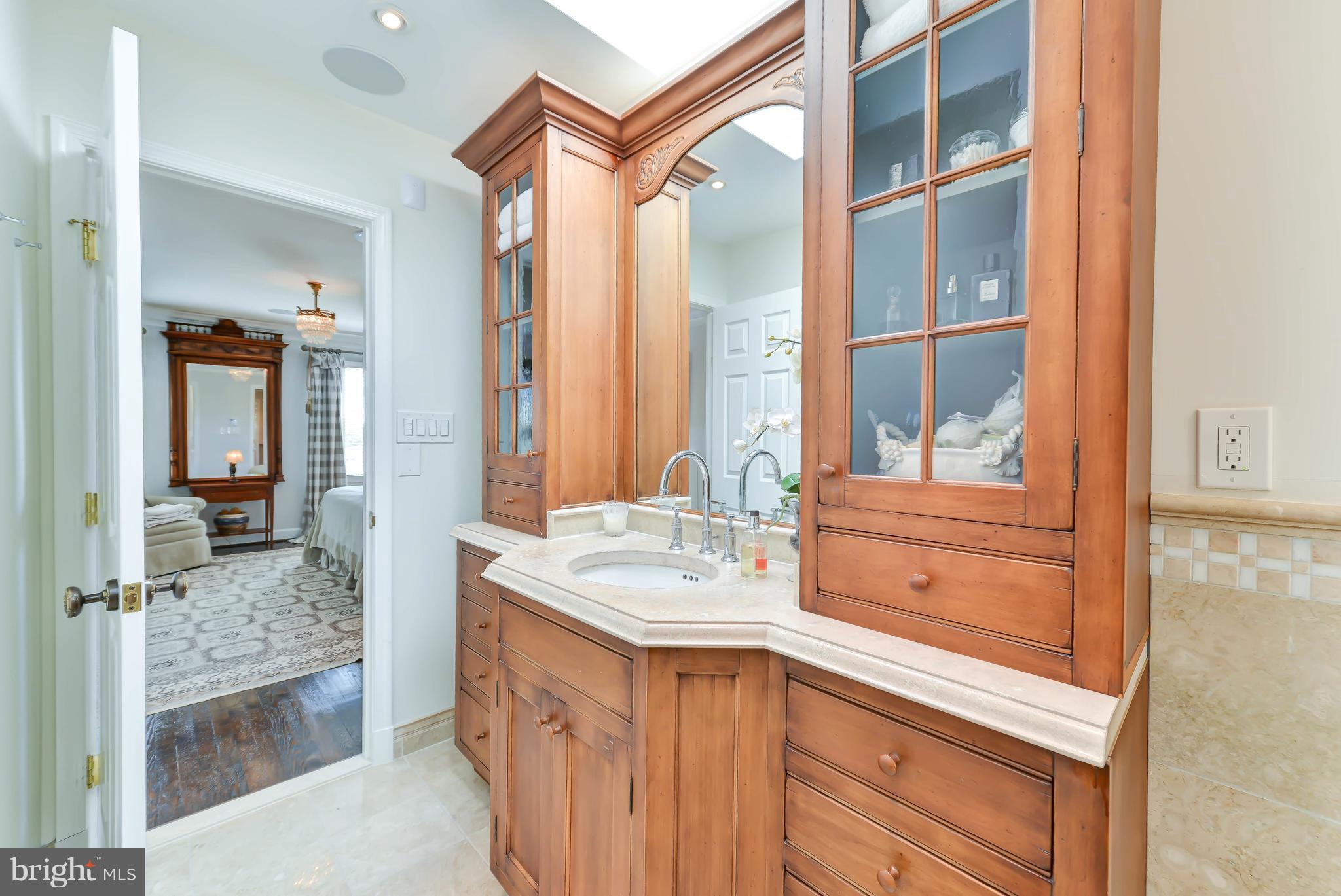 4220 River Road Northwest Washington, DC 20016 - Photo 21 of 30 Bath (Master)