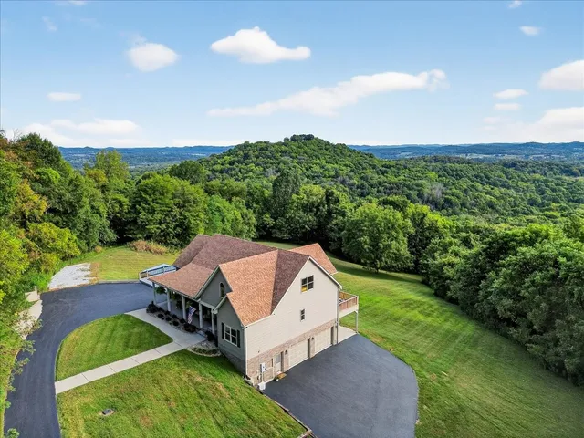 $1,175,000 | 1250 Ed Seay Gregory Lane, Hartsville, TN 37074