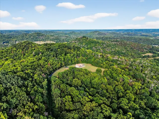 $1,175,000 | 1250 Ed Seay Gregory Lane, Hartsville, TN 37074