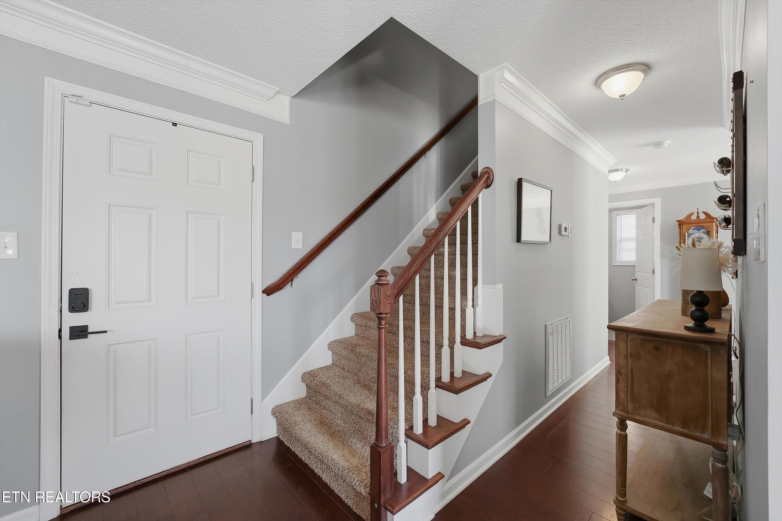 8508 Bowsong Lane Powell, TN 37849 - Photo 2 of 28 Foyer