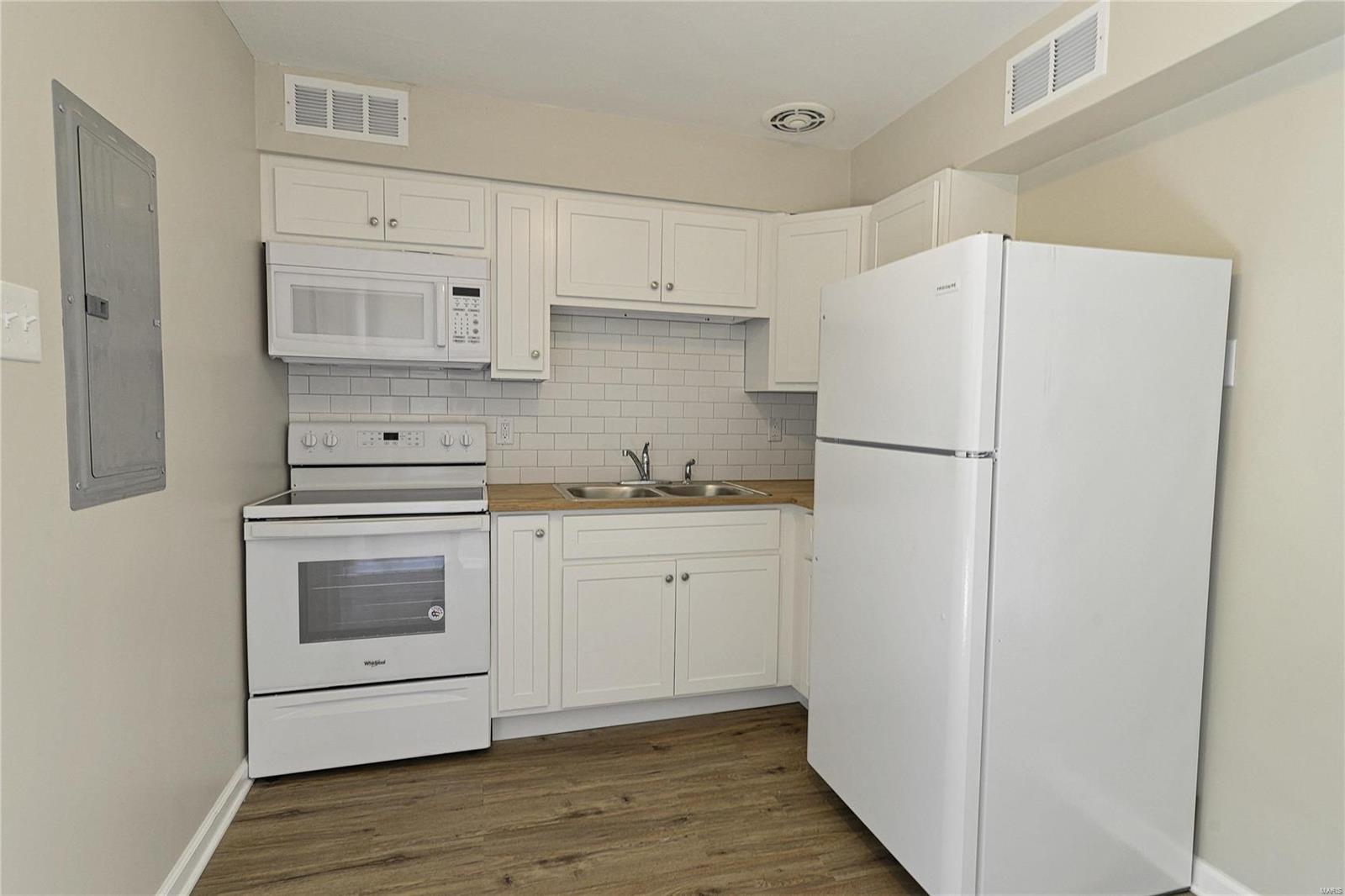 1235 South New Florissant Road Florissant, MO 63031 - Photo 8 of 16