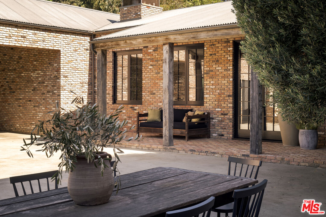 13215 Riviera Ranch Road Los Angeles, CA 90049 - Photo 9 of 65