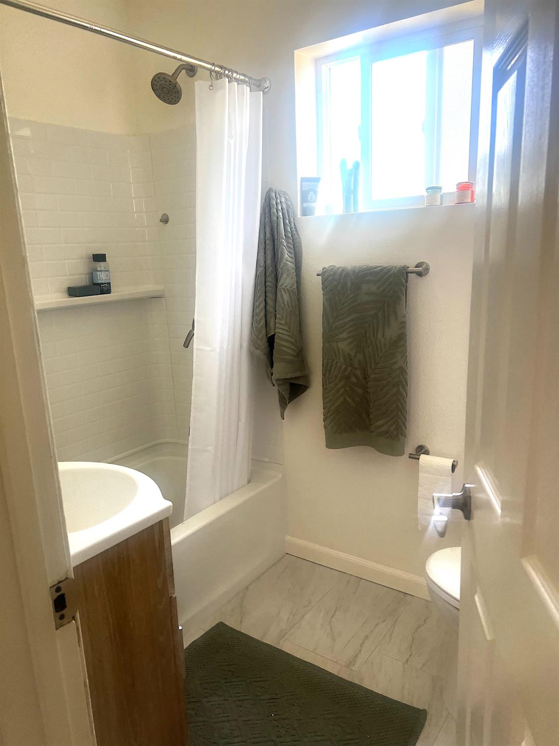 5121 Kenneth Avenue Carmichael, CA 95608 - Photo 20 of 38 a bathroom with a shower