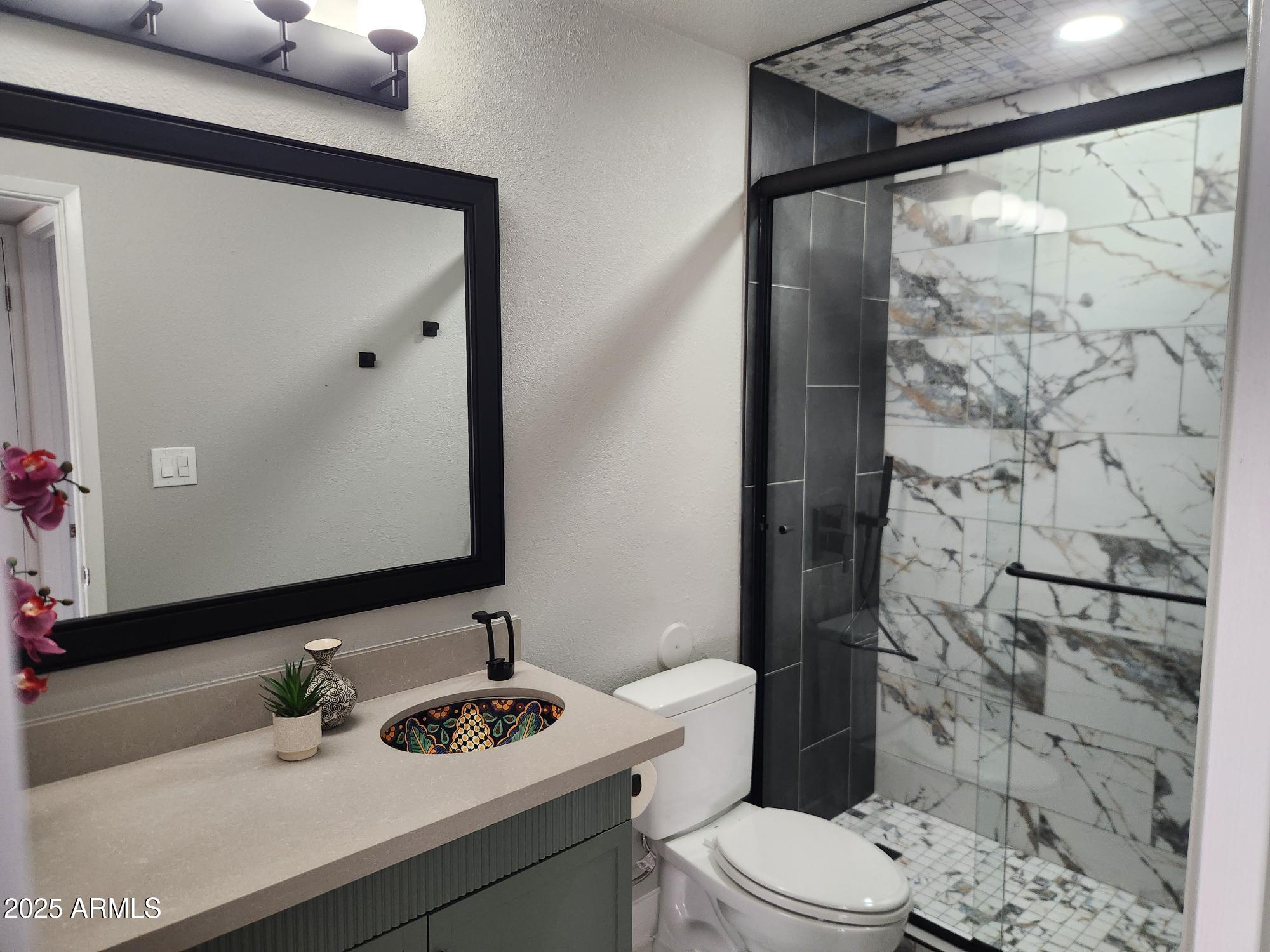 4419 North 27th Street, Unit 2 Phoenix, AZ 85016 - Photo 14 of 38 Bathroom