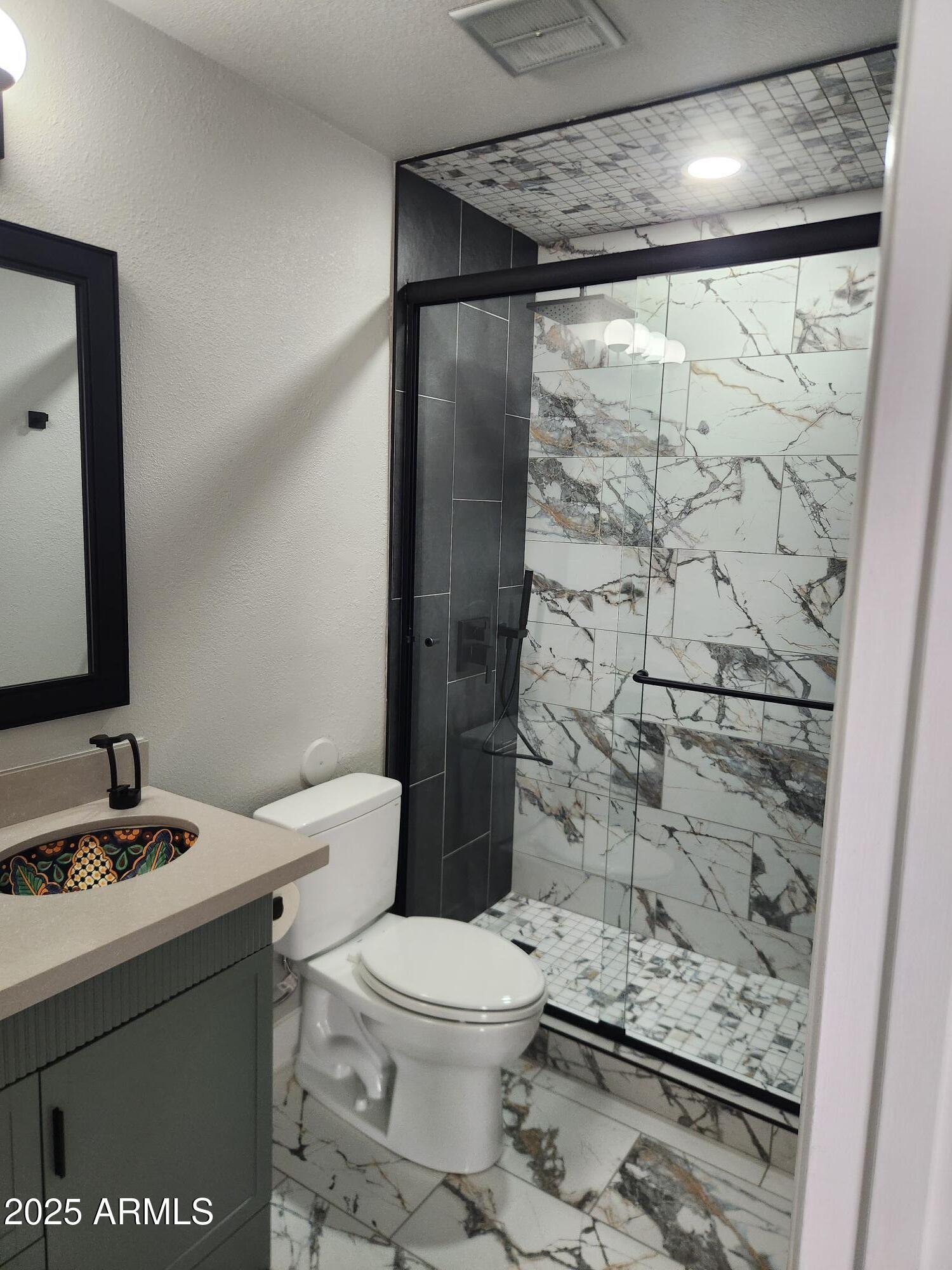 4419 North 27th Street, Unit 2 Phoenix, AZ 85016 - Photo 15 of 38 Bathroom