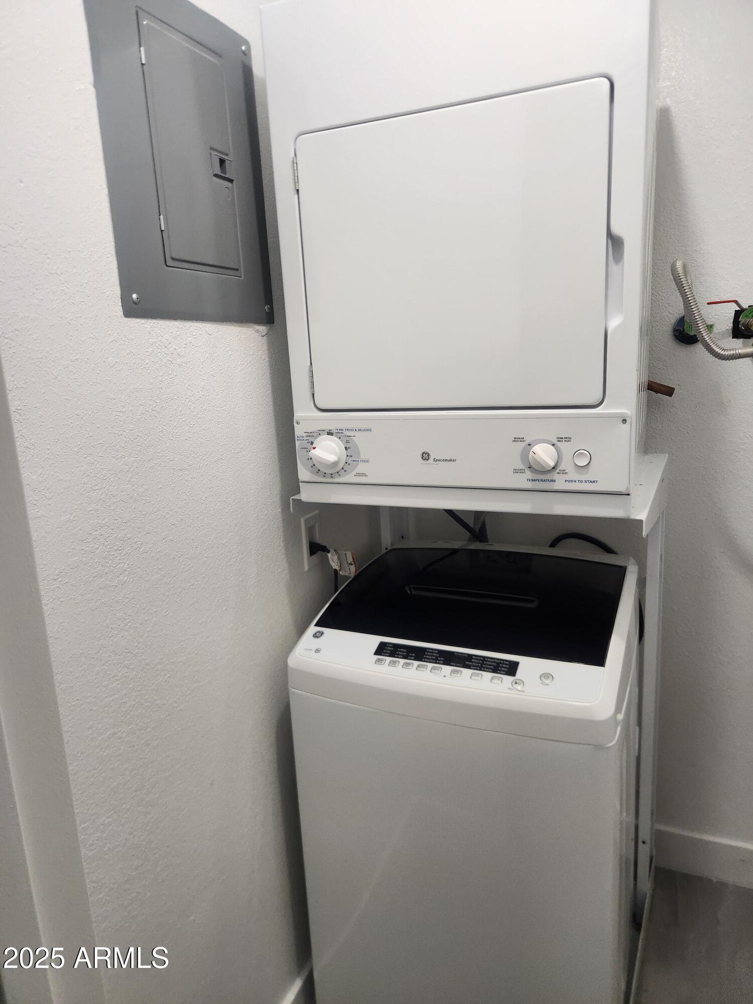 4419 North 27th Street, Unit 2 Phoenix, AZ 85016 - Photo 22 of 38 Washer-dryer