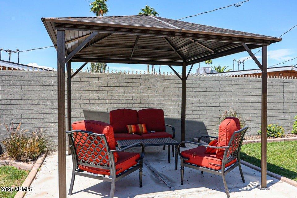 4419 North 27th Street, Unit 2 Phoenix, AZ 85016 - Photo 29 of 37 a patio with a table and chairs under an umbrella