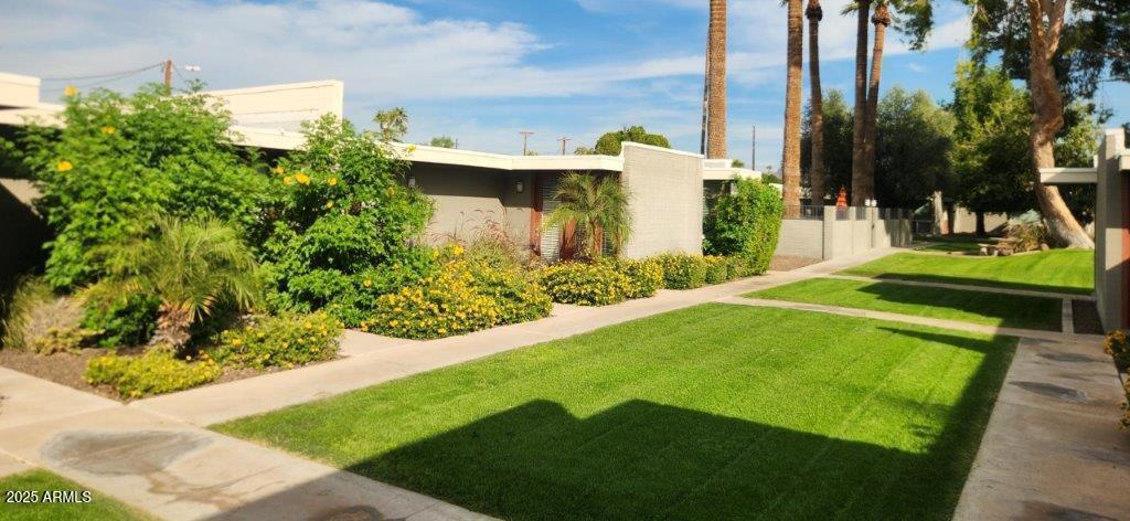 4419 North 27th Street, Unit 2 Phoenix, AZ 85016 - Photo 34 of 37 a view of a backyard