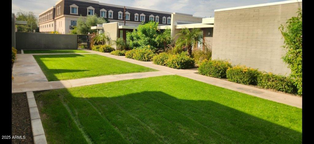 4419 North 27th Street, Unit 2 Phoenix, AZ 85016 - Photo 35 of 37 a view of a backyard