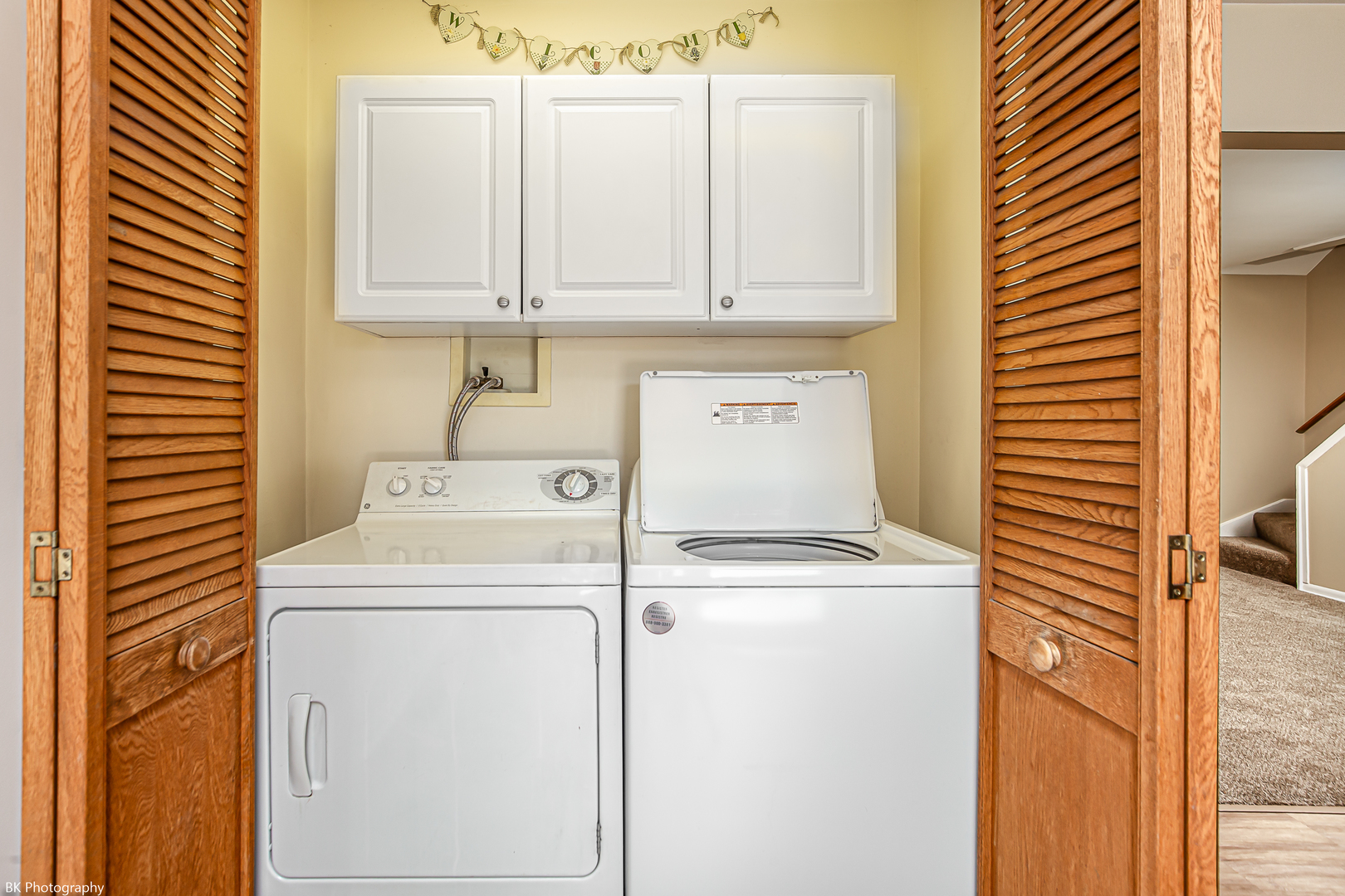 7049 West 91st Street Bridgeview, IL 60455 - Photo 9 of 25 a utility room with dryer and washer