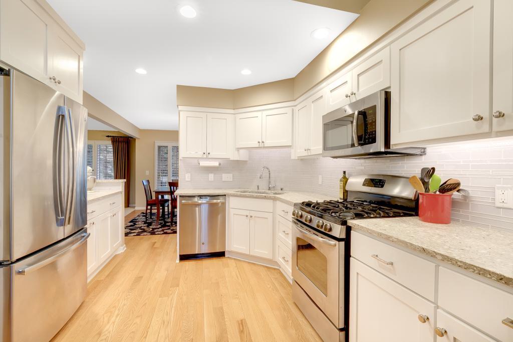 7418 Cahill Road Edina, MN 55439 - Photo 7 of 33