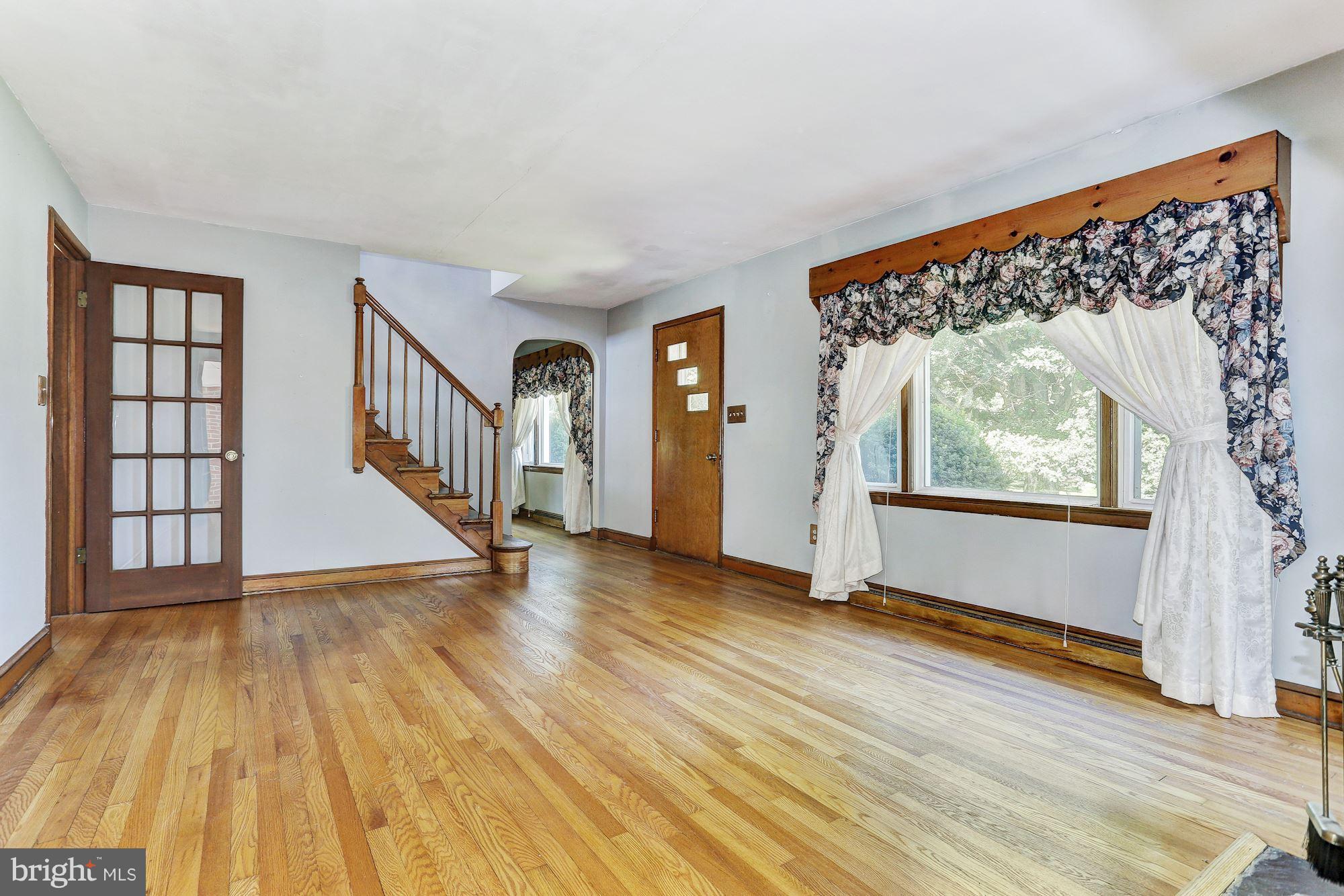 679 Long Corner Road Mount Airy, MD 21771 - Photo 3 of 30 Living Room