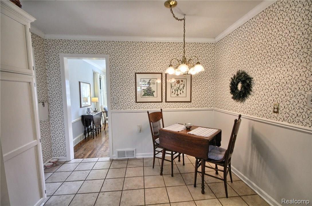 961 Trombley Road Grosse Pointe, MI 48230 - Photo 10 of 31 Breakfast_Nook.jpg
