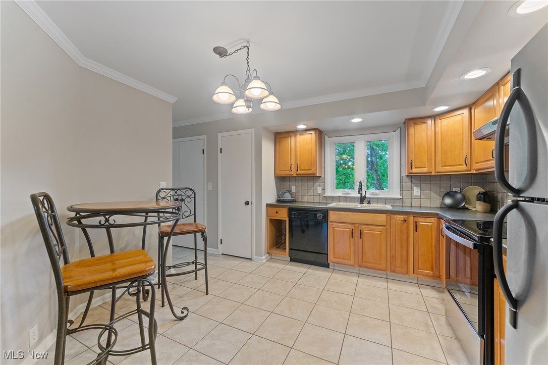 1175 East Calla Road, Unit C215 Youngstown, OH 44514 - Photo 20 of 44 Light fixture and recessed lights