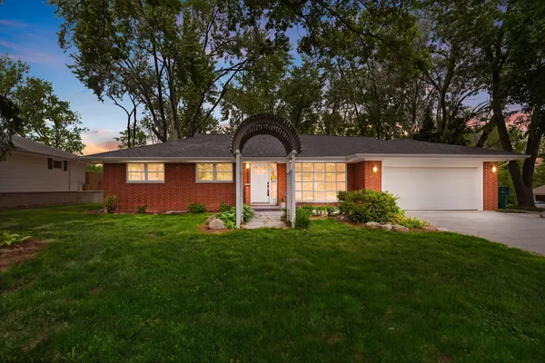 $749,000 | 1010 West Elm Street, Palatine, IL 60067