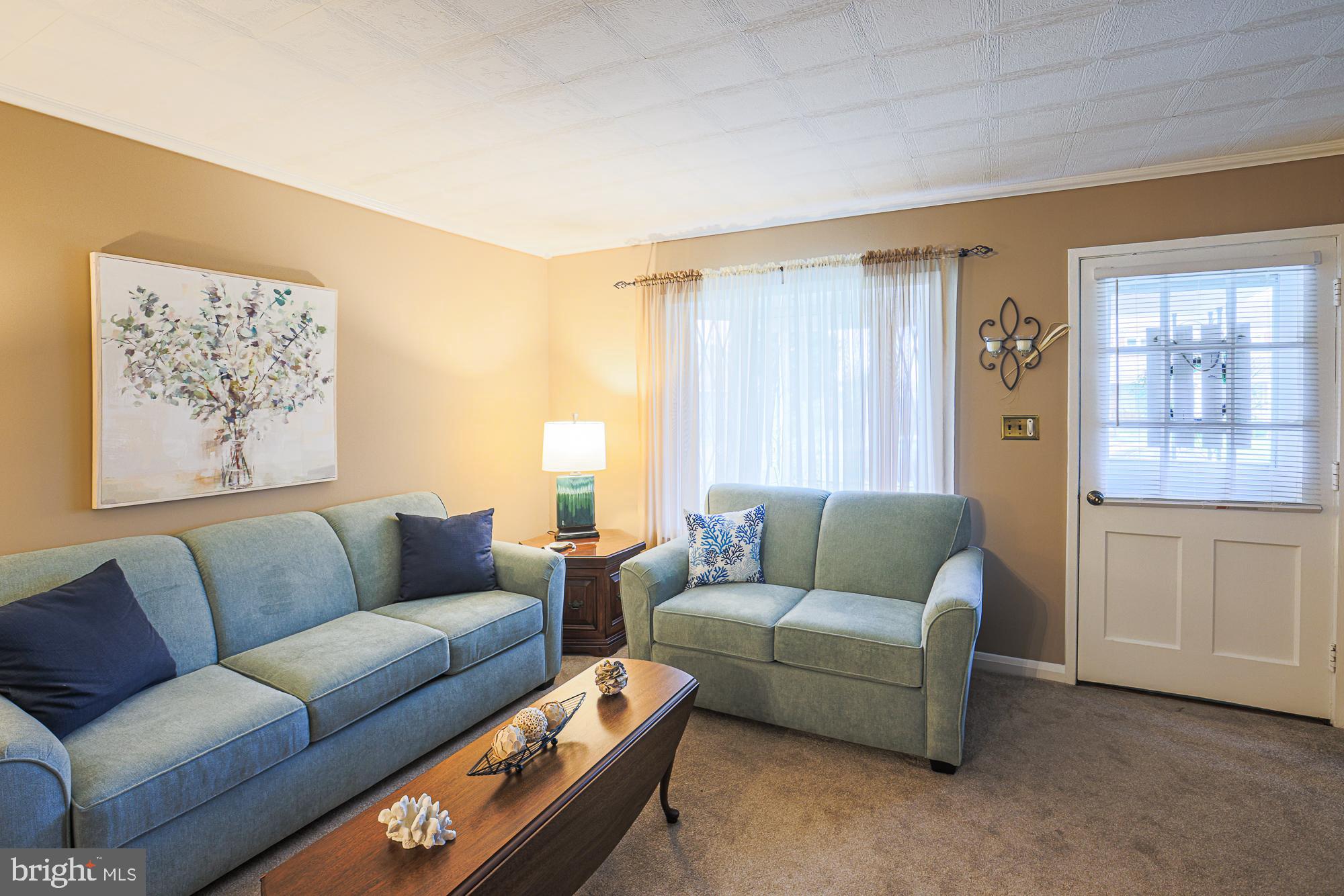8060 Kimberly Road Dundalk, MD 21222 - Photo 7 of 28 Living Room