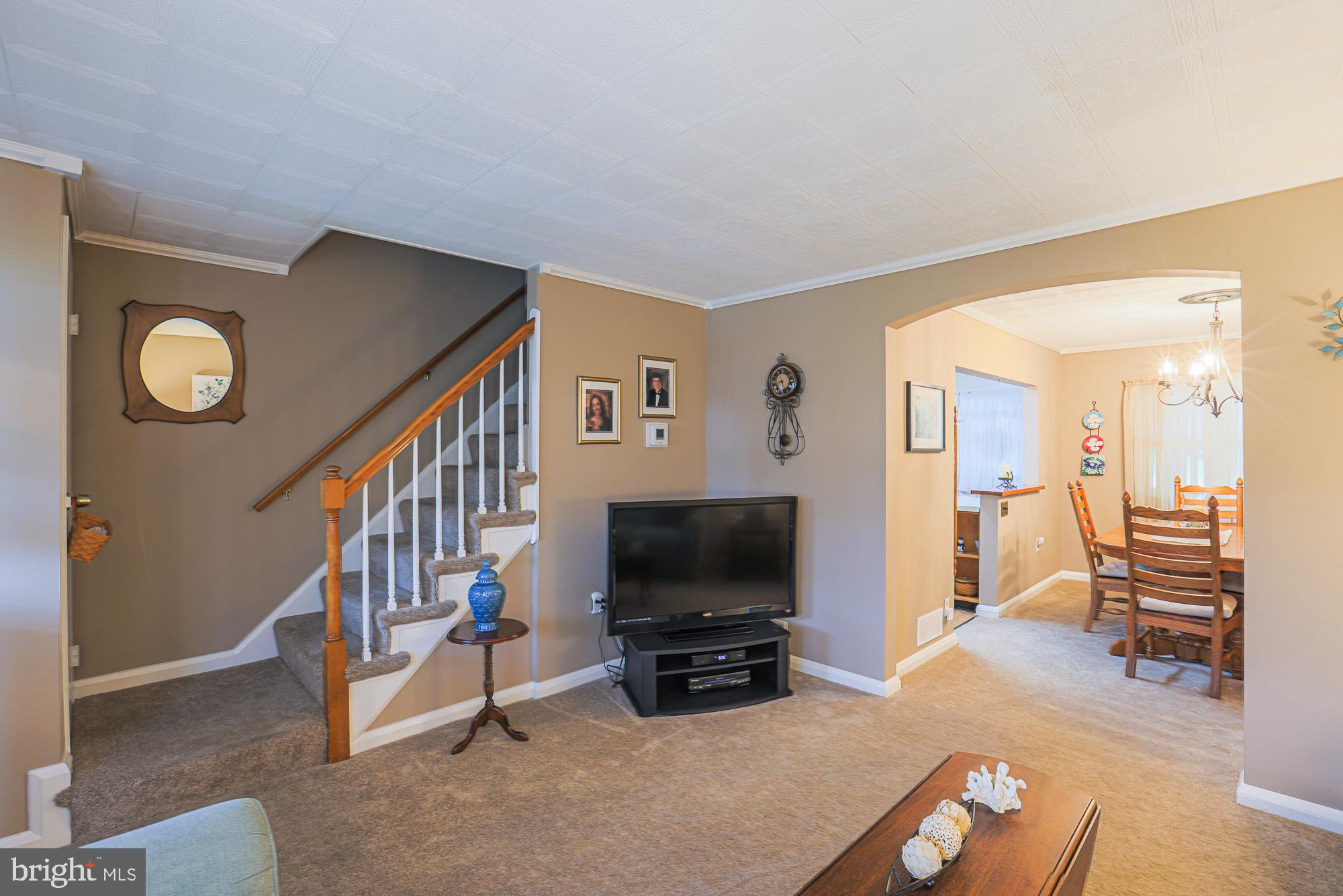 8060 Kimberly Road Dundalk, MD 21222 - Photo 10 of 28 Living Room