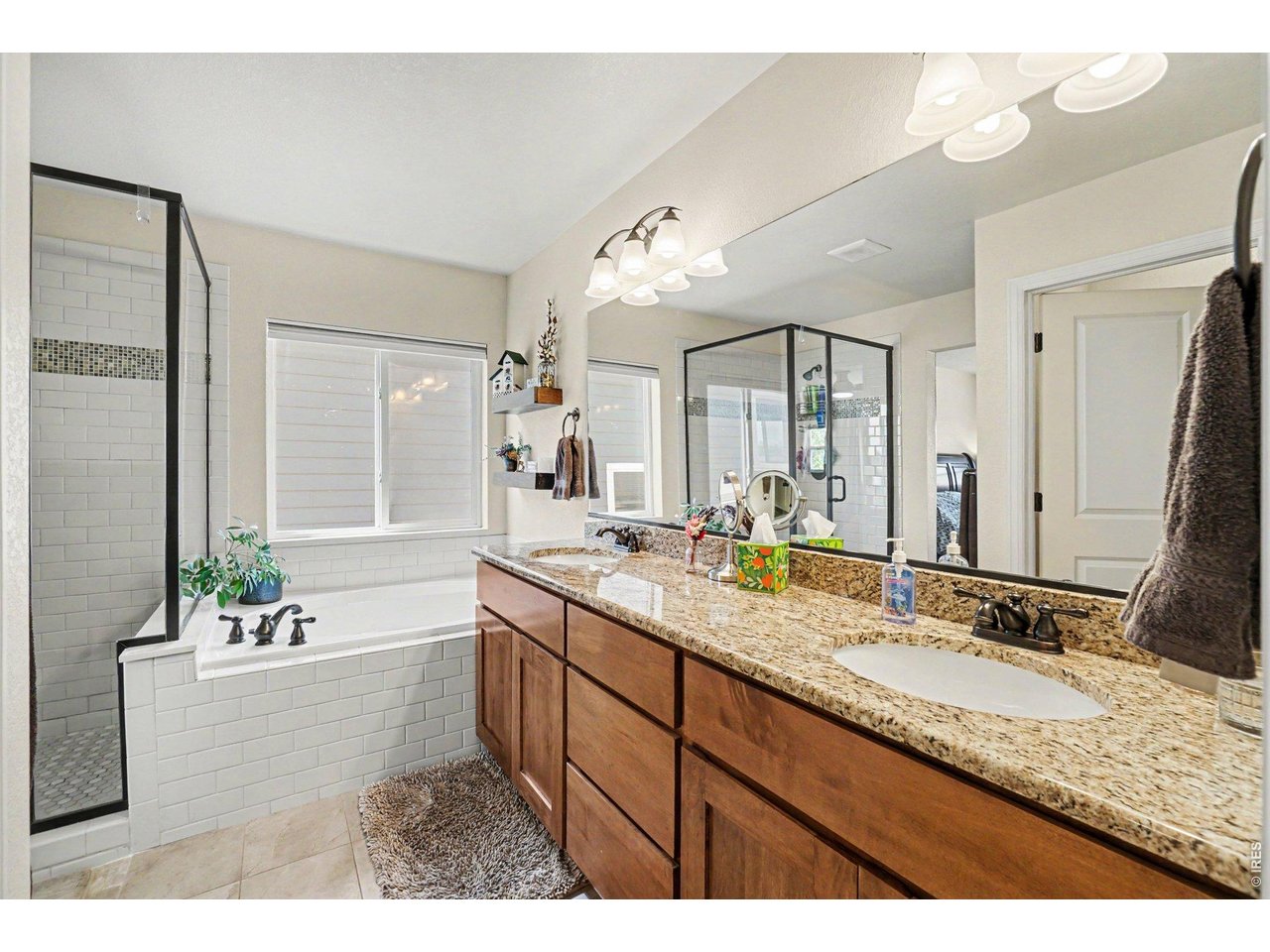 1124 Wagon Bend Road Berthoud, CO 80513 - Photo 27 of 38 5-piece primary bath