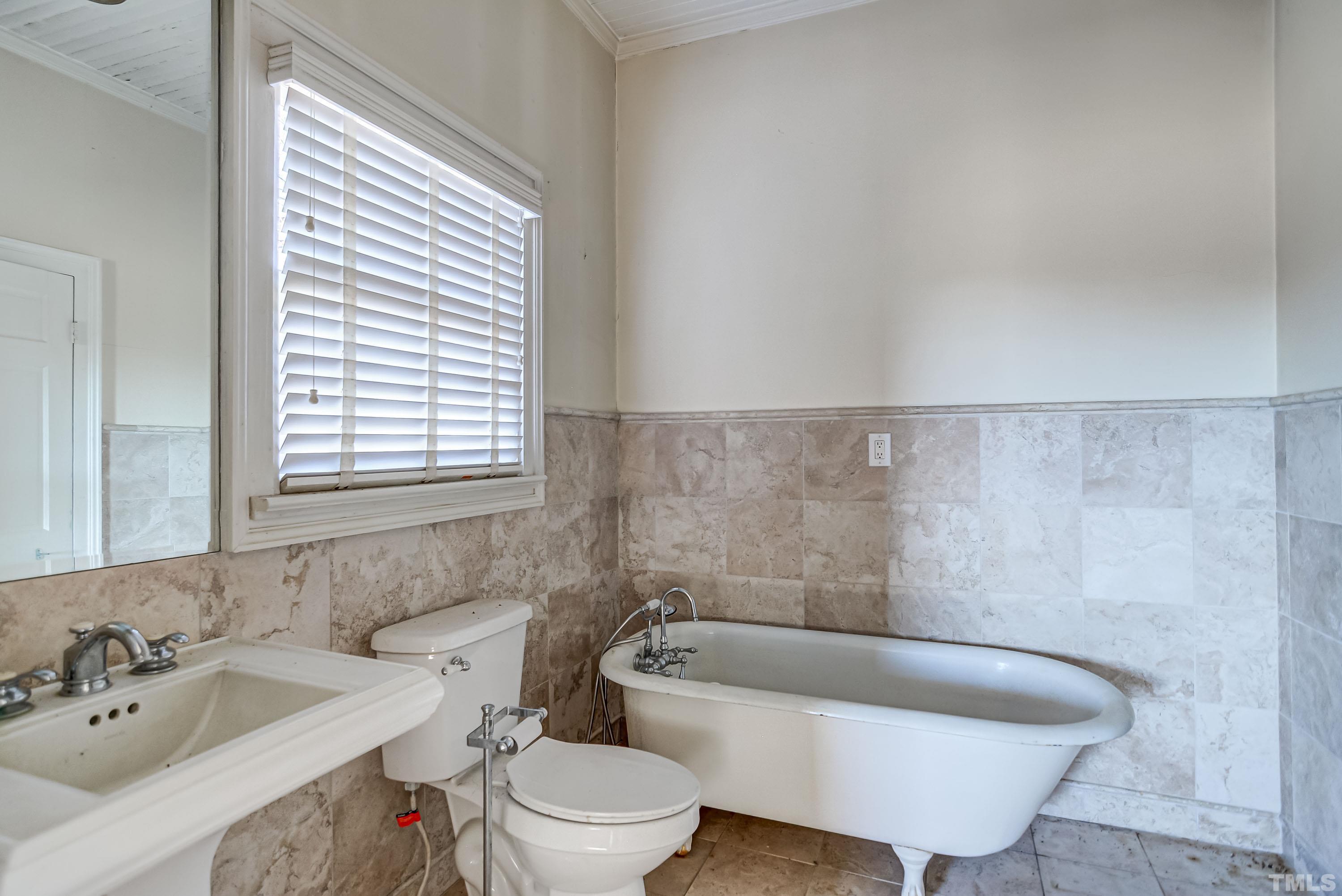 4740 Auburn Knightdale Road Raleigh, NC 27610 - Photo 18 of 23 a bathroom with a sink a toilet and bathtub