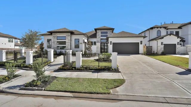 $749,900 | 8926 Pleasant Cove, Missouri City, TX 77459