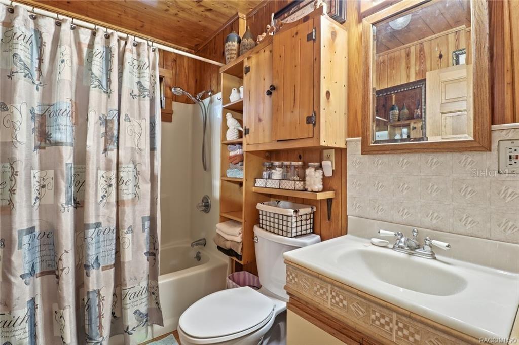 8110 Southwest 88th Lane Trenton, FL 32693 - Photo 18 of 29 a bathroom with a sink toilet and shower