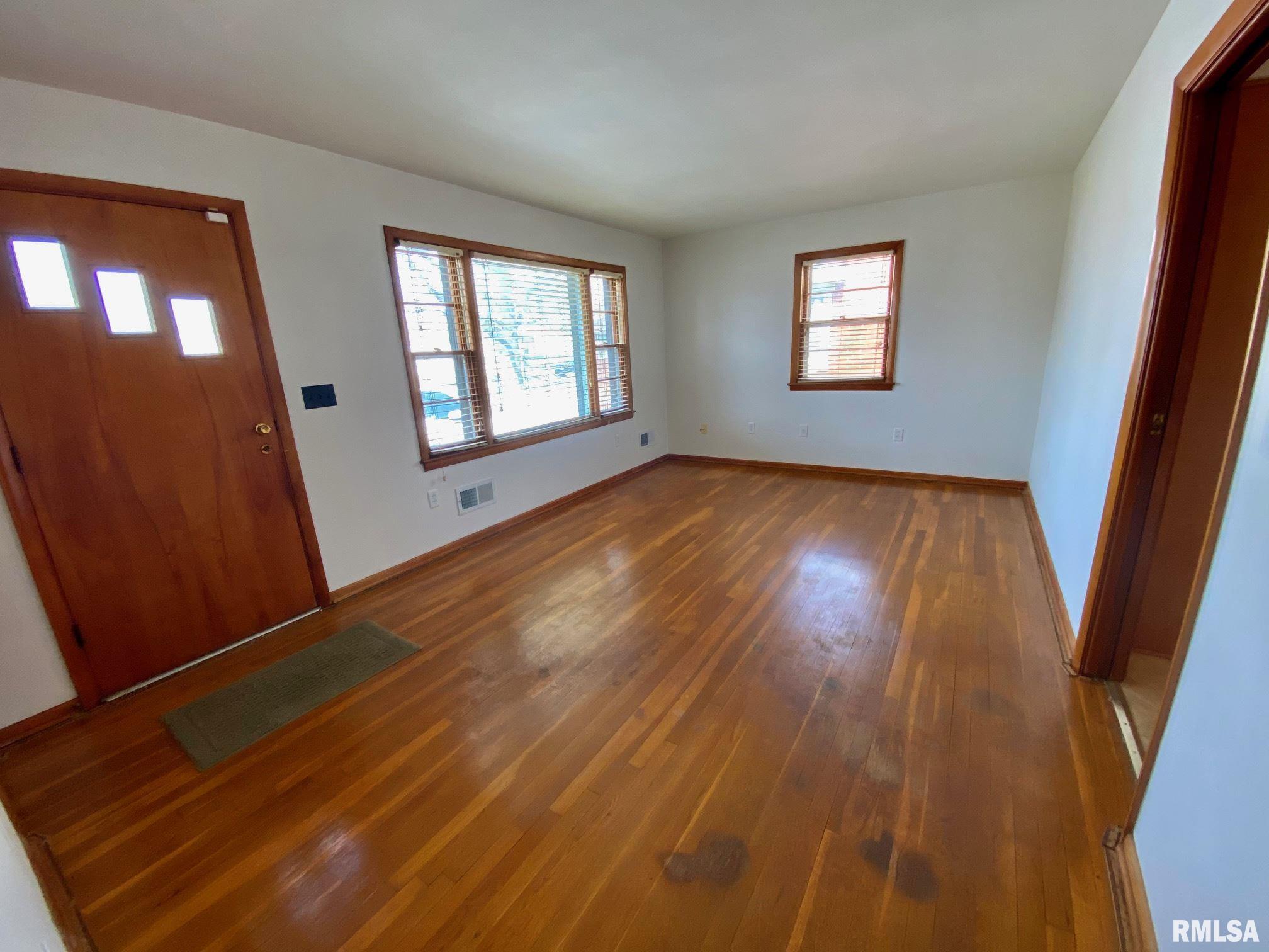 66 Rosaria Road Springfield, IL 62702 - Photo 3 of 34