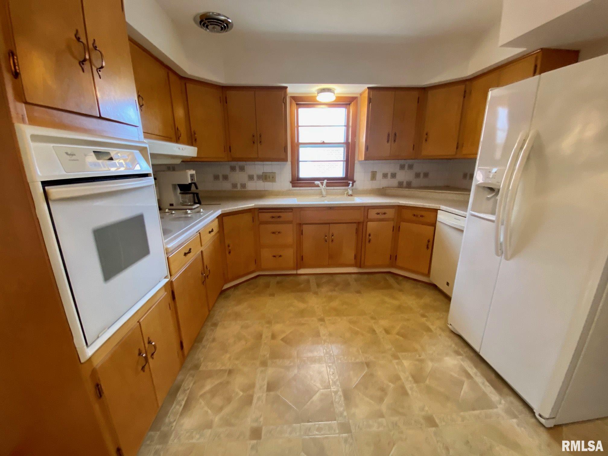 66 Rosaria Road Springfield, IL 62702 - Photo 9 of 34