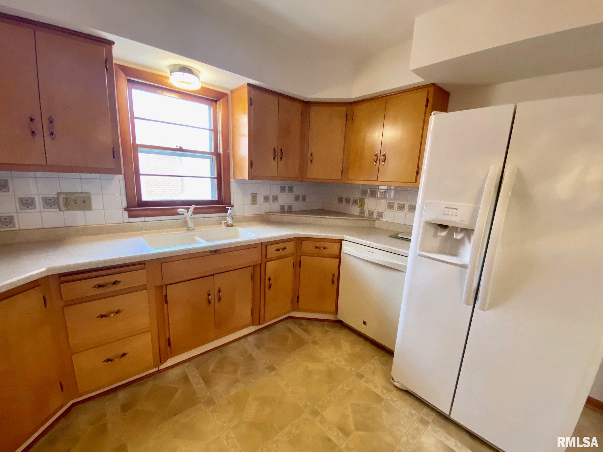 66 Rosaria Road Springfield, IL 62702 - Photo 10 of 34