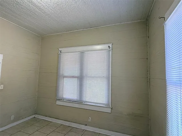 a view of empty room with window