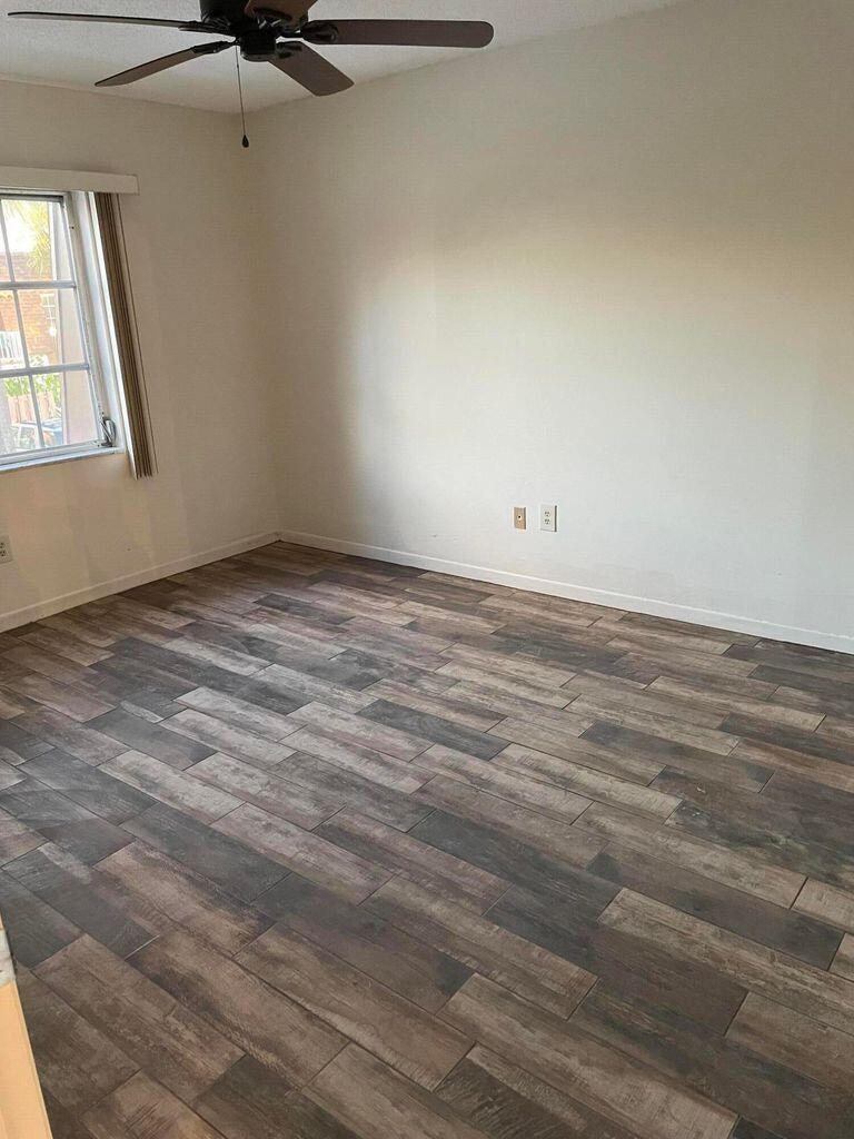 950 South Kanner Highway, Unit D22 Stuart, FL 34994 - Photo 4 of 5 an empty room with a window