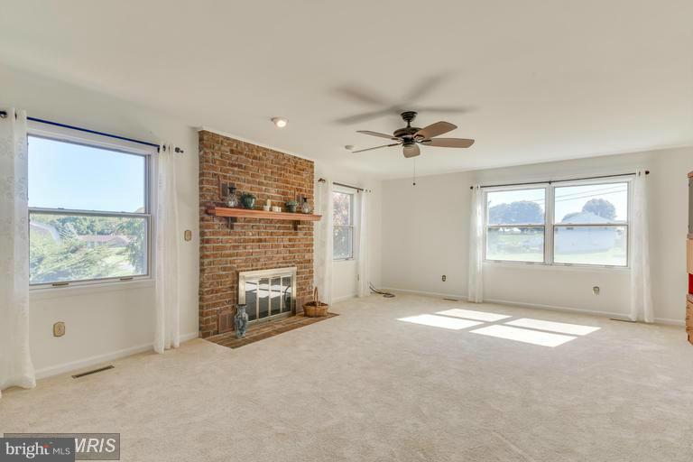 1029 St Michaels Road Mount Airy, MD 21771 - Photo 17 of 30 Family Room
