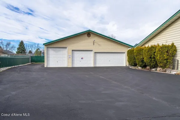 $845,000 | 5687 North 15th Street, Dalton Gardens, ID 83815