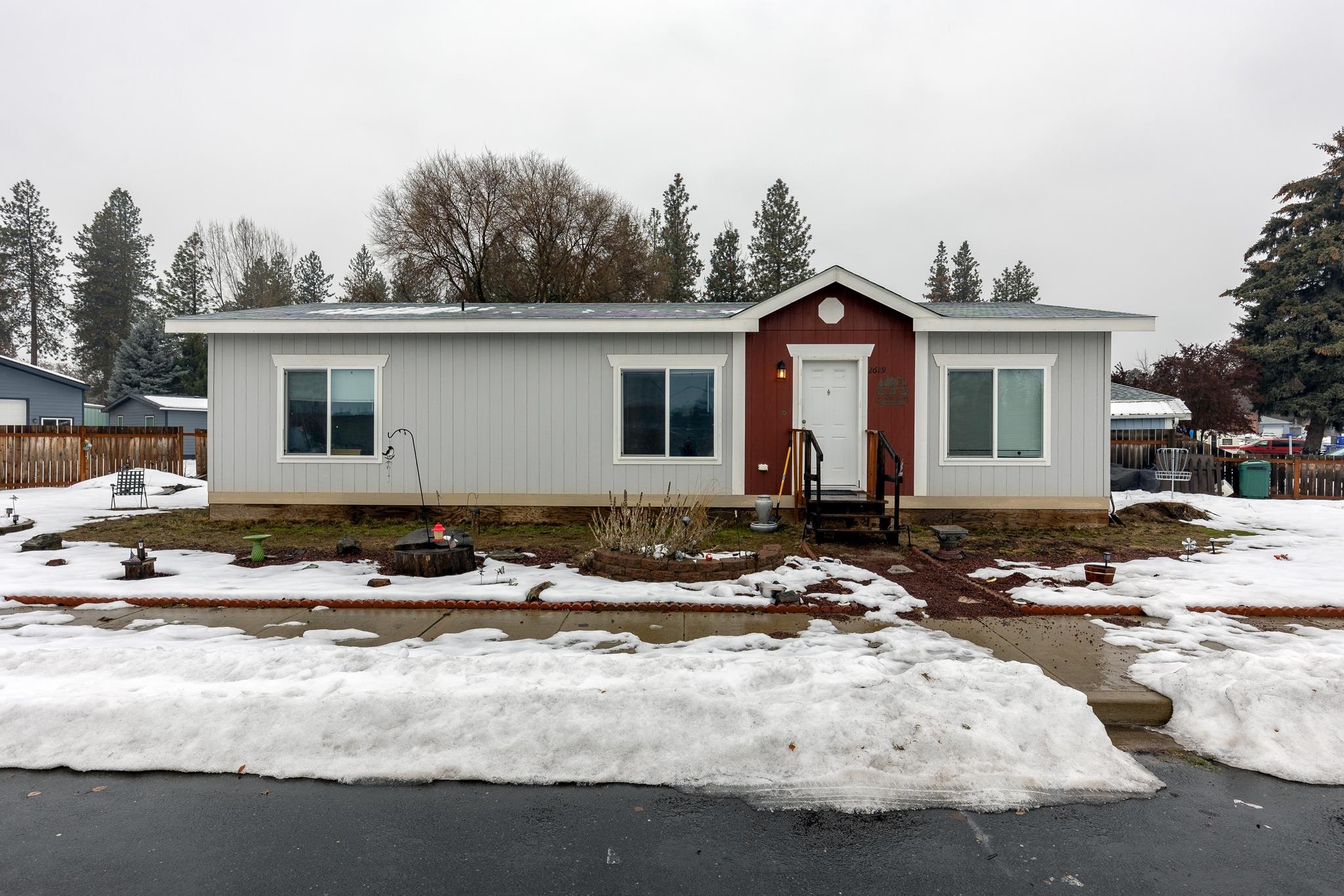 2629 East Center Road Mead, WA 99021 - Photo 1 of 32