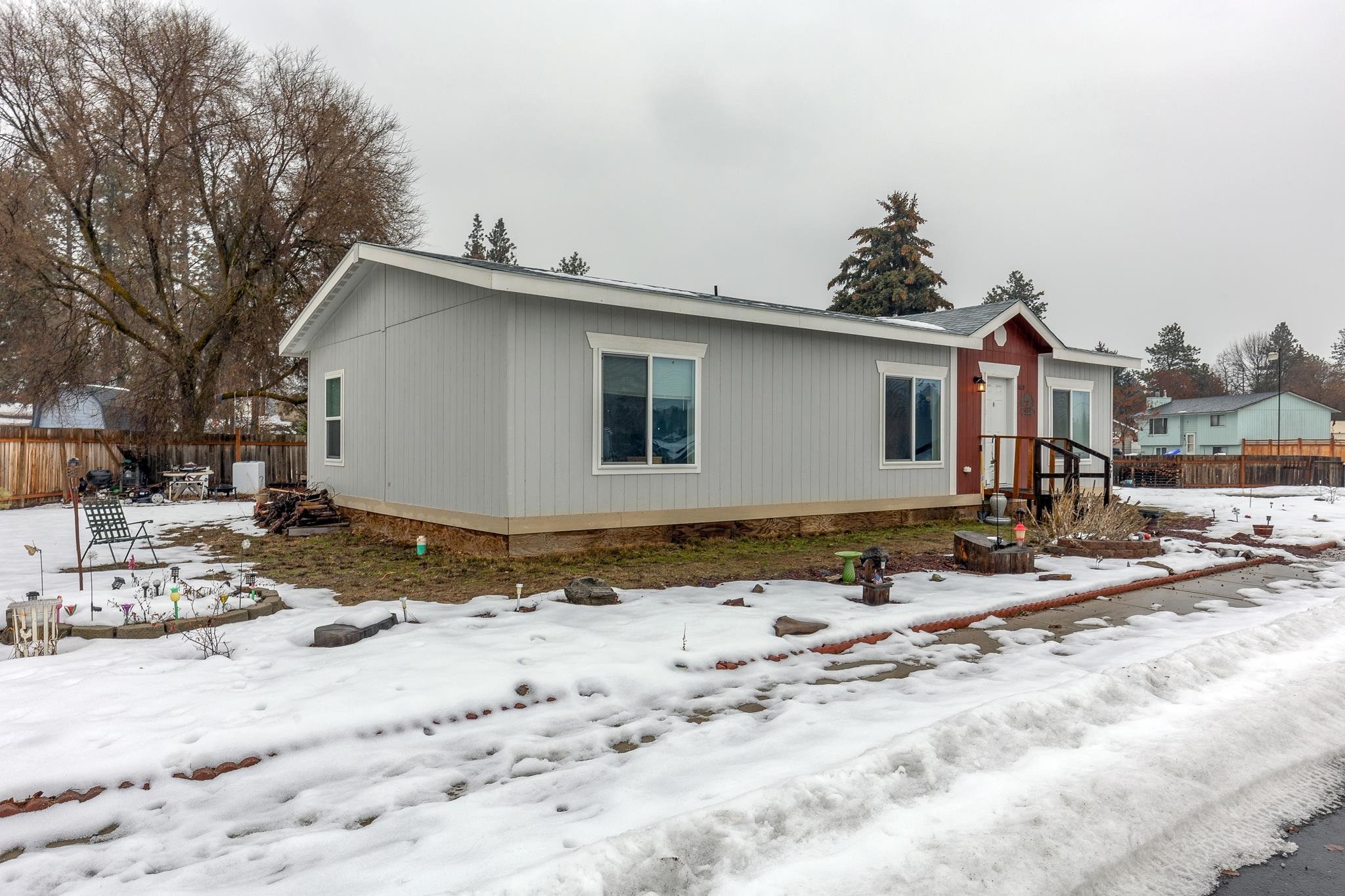2629 East Center Road Mead, WA 99021 - Photo 2 of 32