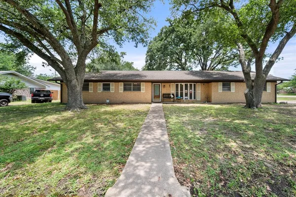 $235,000 | 721 Robindale Lane, Fairfield, TX 75840