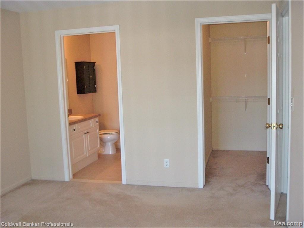 5365 Brookemonte Circle Rochester, MI 48306 - Photo 12 of 15 DSCF0166(fixed).jpg